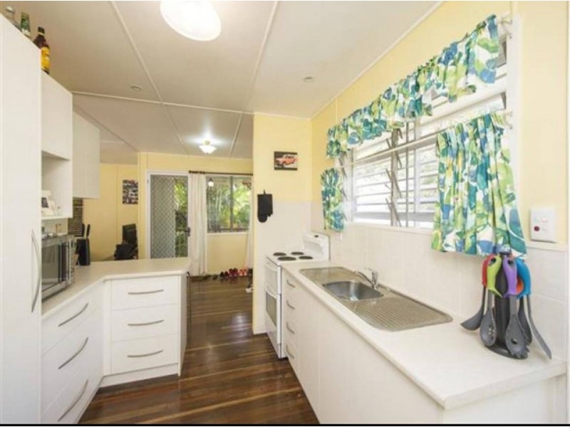 11 CARRON STREET, West Gladstone QLD 4680