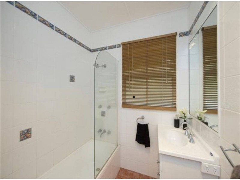 11 CARRON STREET, West Gladstone QLD 4680