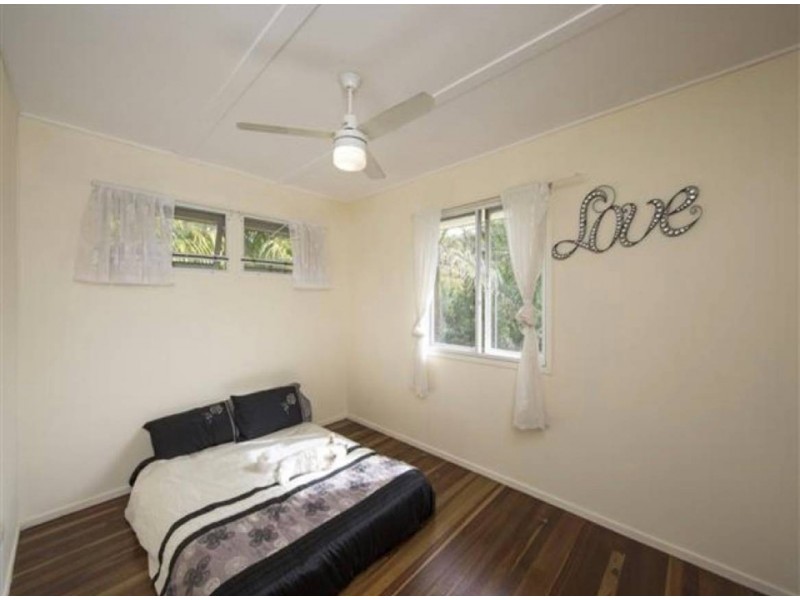 11 CARRON STREET, West Gladstone QLD 4680