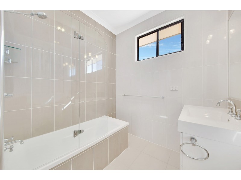4 KOOWIN DRIVE, Kirkwood QLD 4680