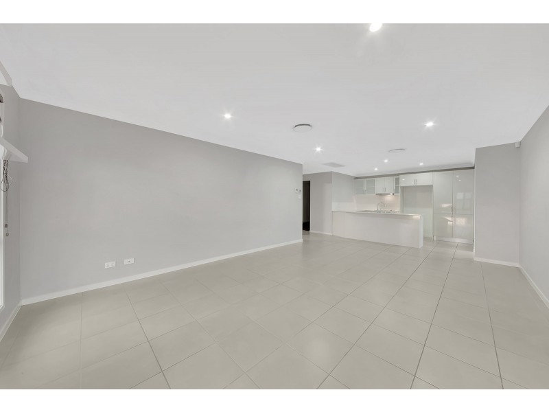 18 FLOREY PLACE, Kirkwood QLD 4680