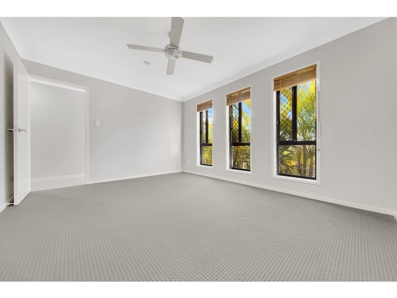 18 FLOREY PLACE, Kirkwood QLD 4680