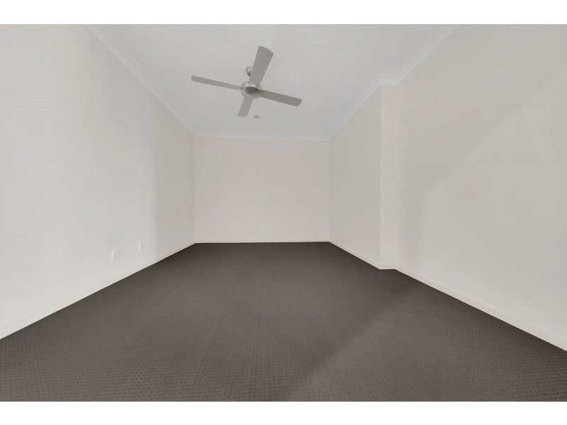 18 FLOREY PLACE, Kirkwood QLD 4680