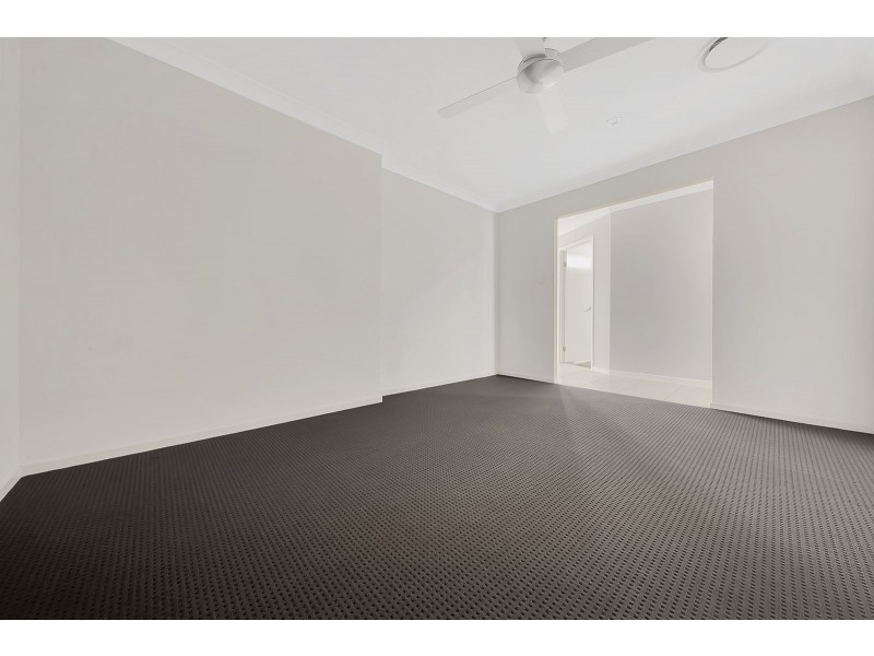 18 FLOREY PLACE, Kirkwood QLD 4680