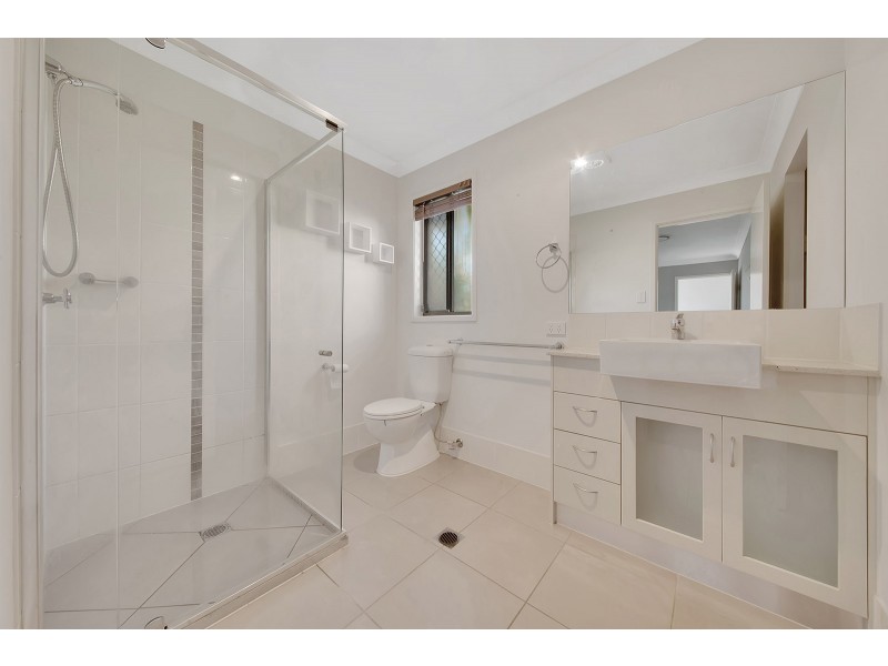 18 FLOREY PLACE, Kirkwood QLD 4680