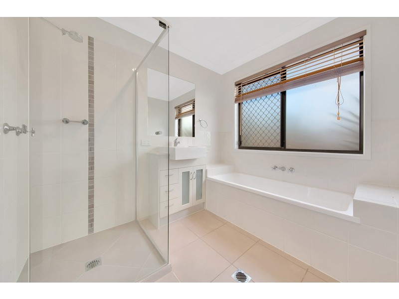 18 FLOREY PLACE, Kirkwood QLD 4680