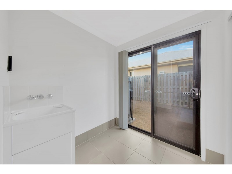 18 FLOREY PLACE, Kirkwood QLD 4680