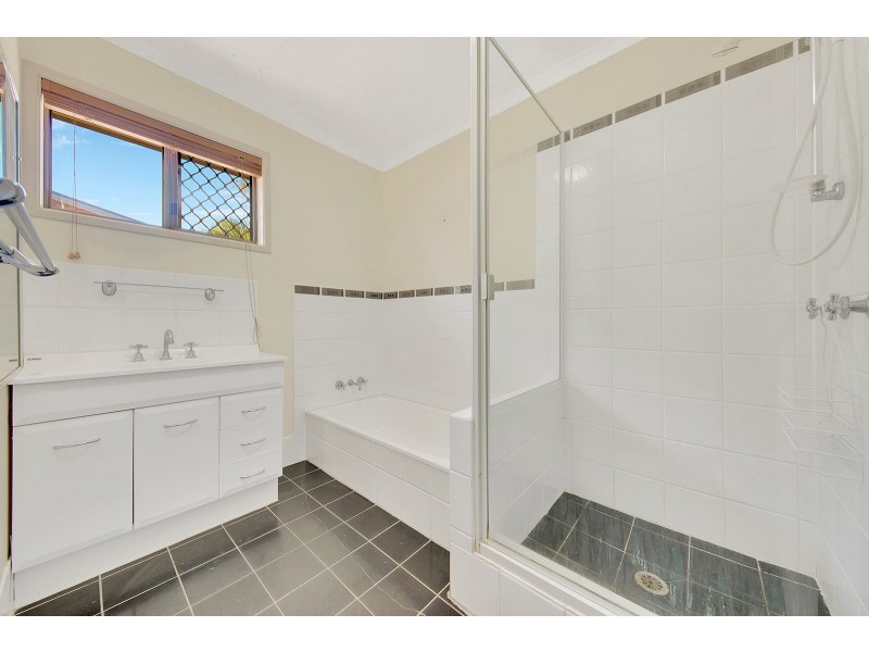 4 ILLAWONG COURT, Glen Eden QLD 4680