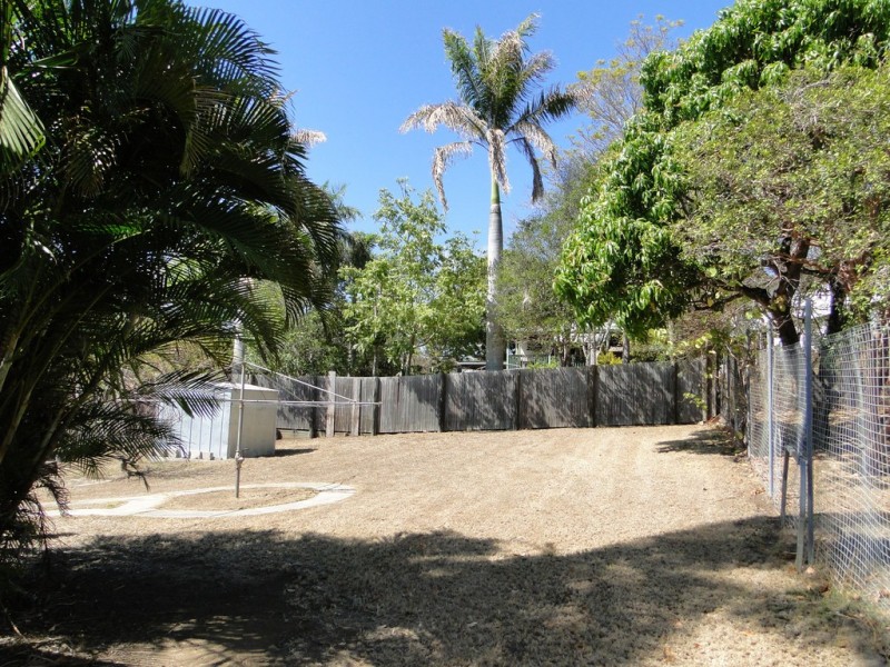 5 WALTERS AVENUE, West Gladstone QLD 4680