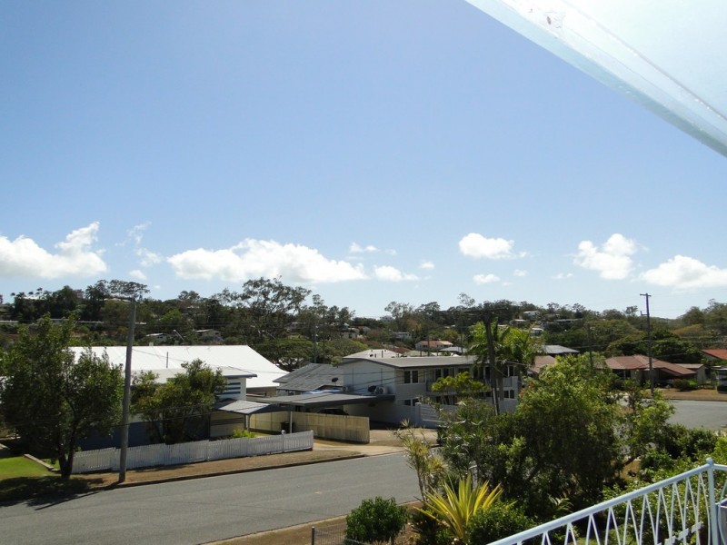 5 WALTERS AVENUE, West Gladstone QLD 4680