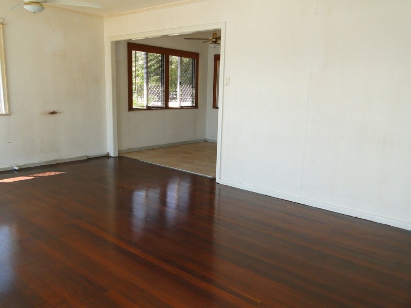 5 WALTERS AVENUE, West Gladstone QLD 4680