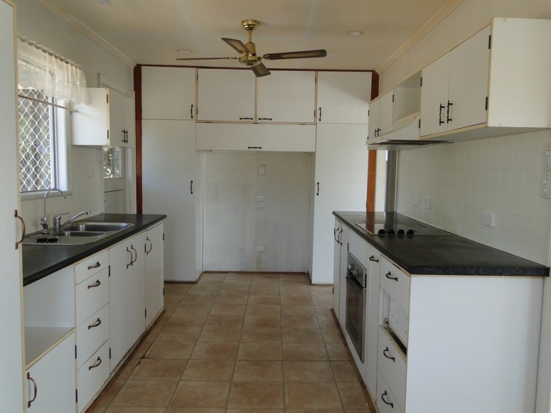5 WALTERS AVENUE, West Gladstone QLD 4680