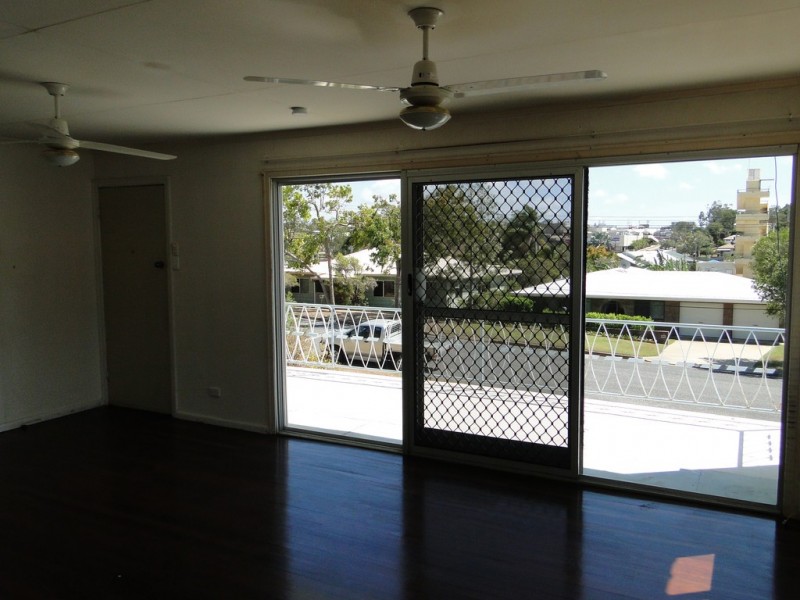 5 WALTERS AVENUE, West Gladstone QLD 4680