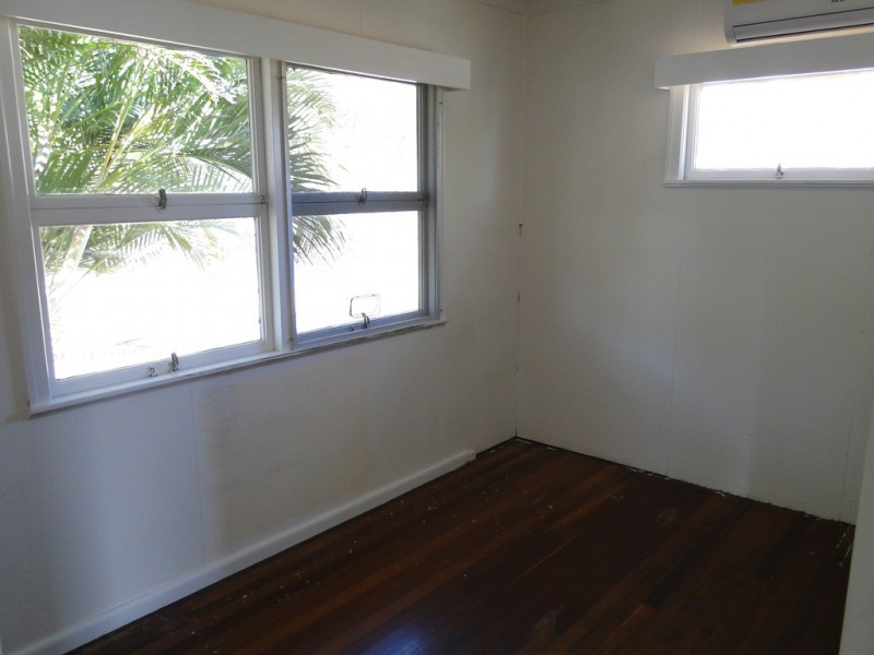 5 WALTERS AVENUE, West Gladstone QLD 4680