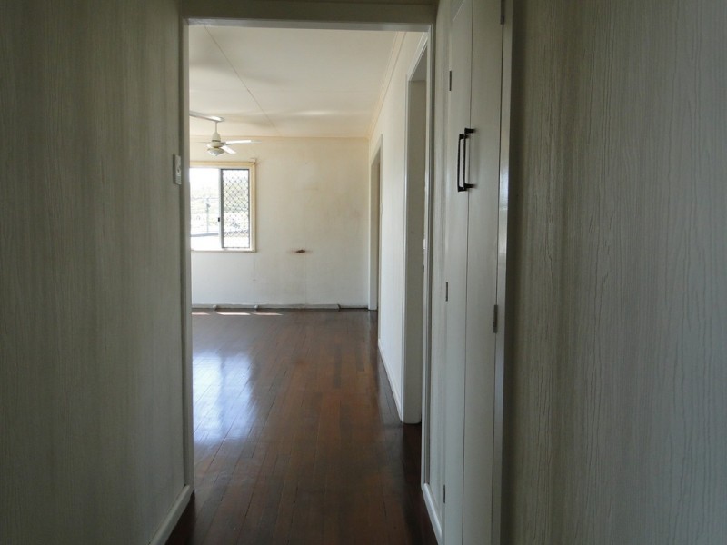 5 WALTERS AVENUE, West Gladstone QLD 4680