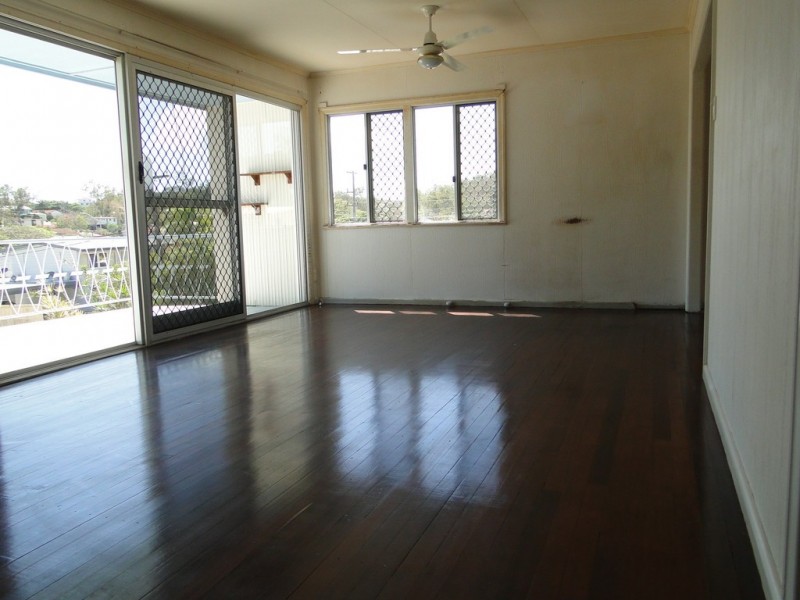 5 WALTERS AVENUE, West Gladstone QLD 4680