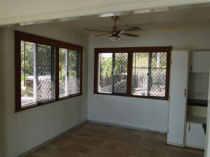 5 WALTERS AVENUE, West Gladstone QLD 4680