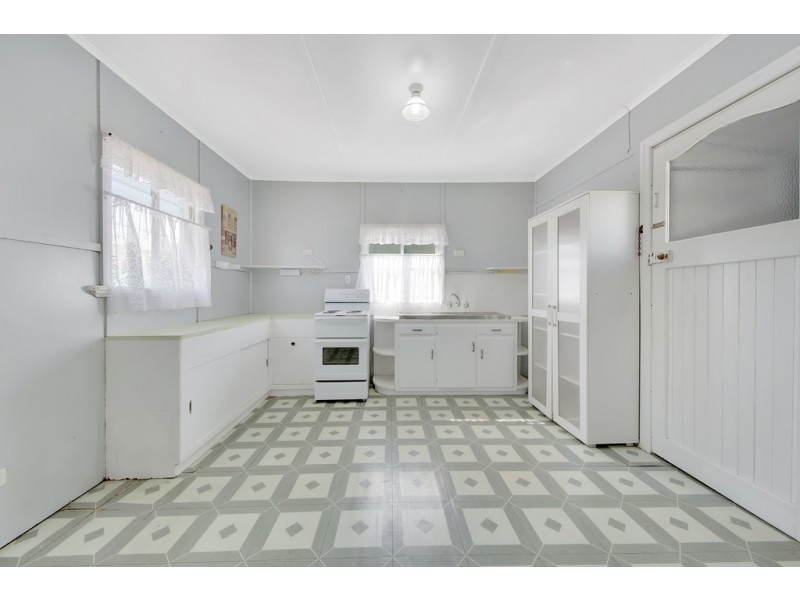 9 YOUNG STREET, Barney Point QLD 4680