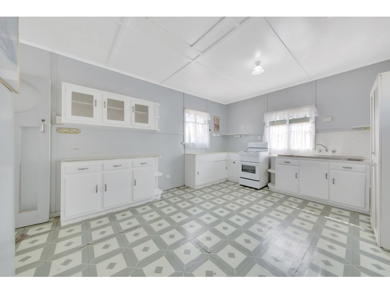 9 YOUNG STREET, Barney Point QLD 4680