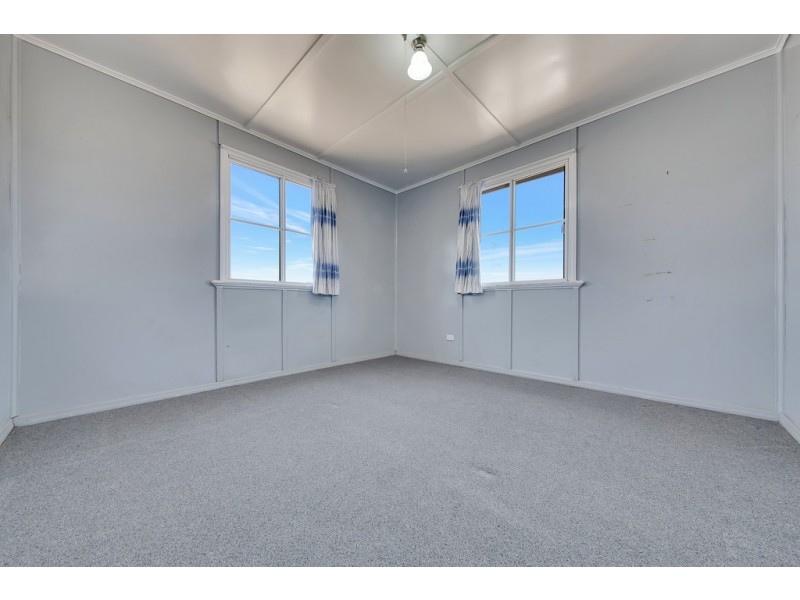 9 YOUNG STREET, Barney Point QLD 4680