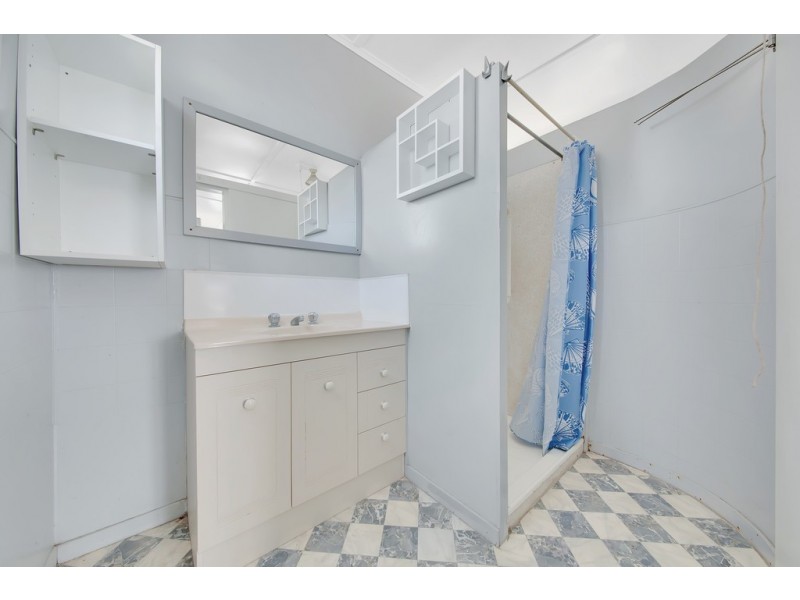 9 YOUNG STREET, Barney Point QLD 4680