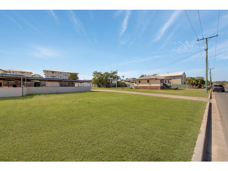 30-32 WOOD STREET, Barney Point QLD 4680