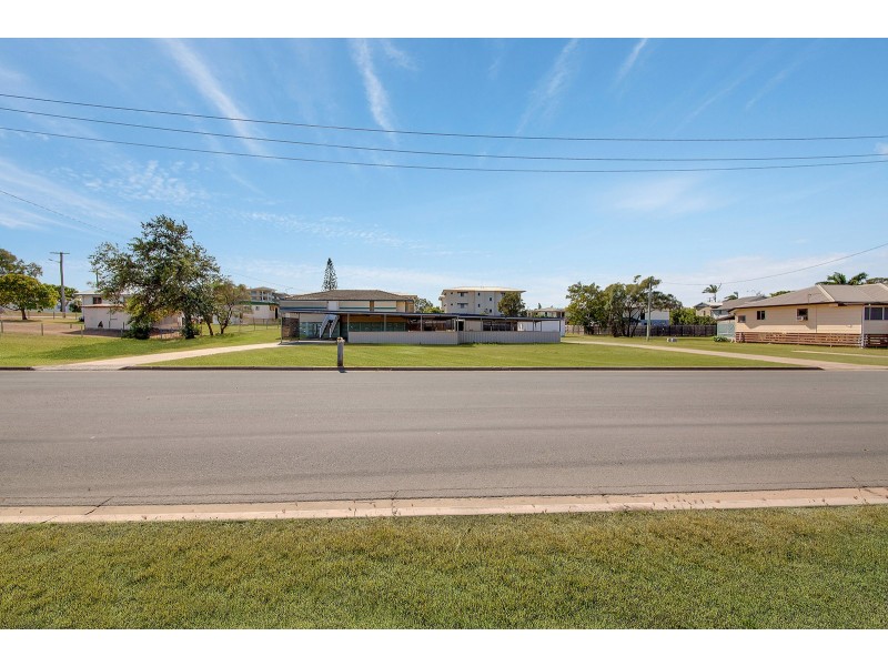 30-32 WOOD STREET, Barney Point QLD 4680