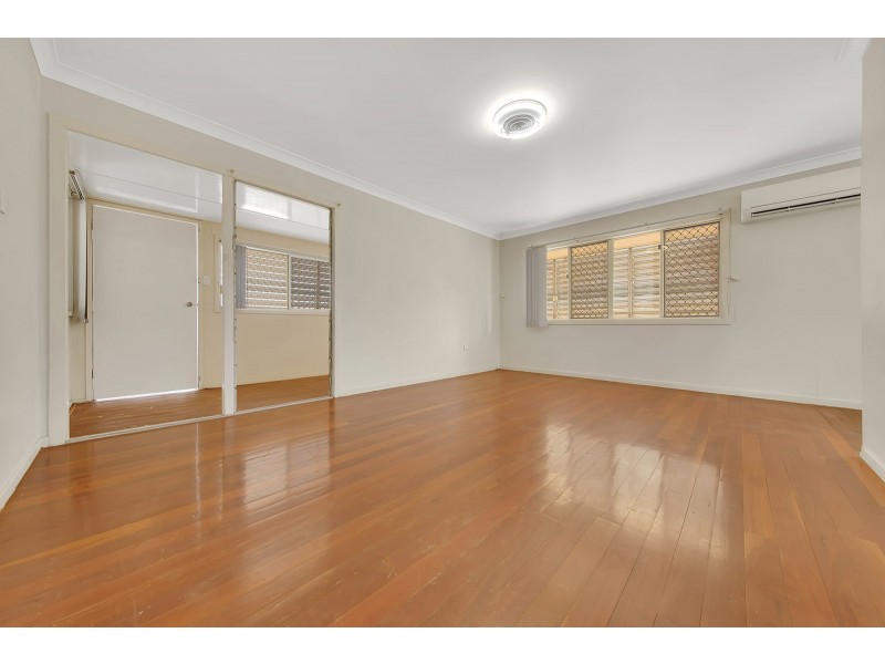 30-32 WOOD STREET, Barney Point QLD 4680