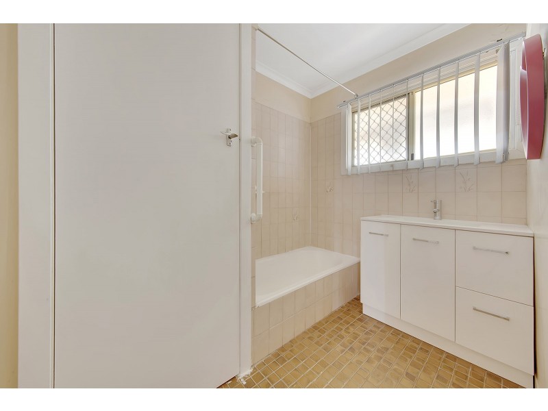30-32 WOOD STREET, Barney Point QLD 4680