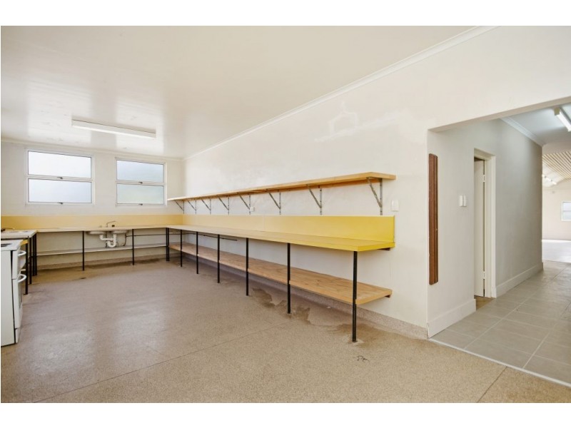 1 MANNING STREET, South Gladstone QLD 4680