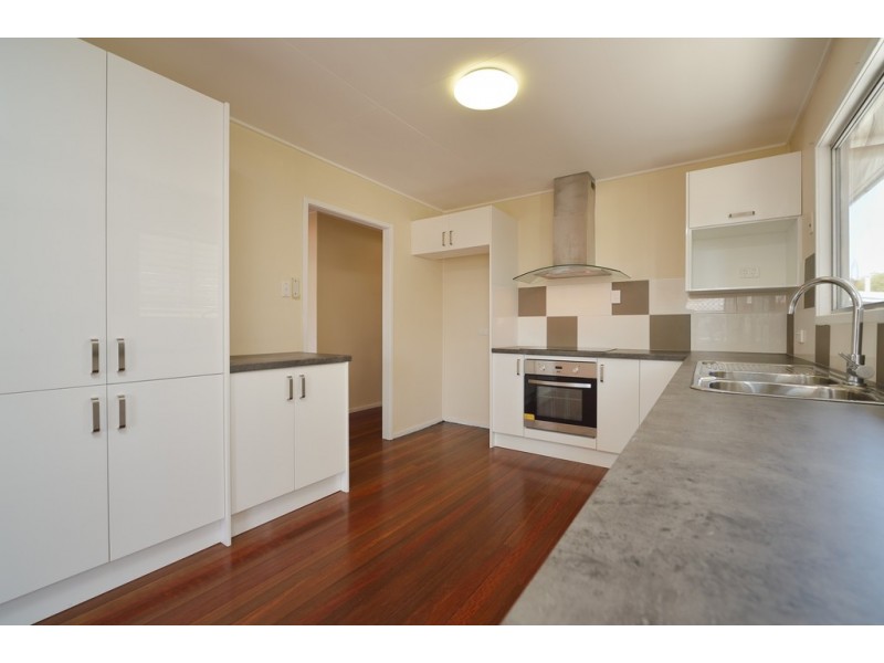 9 PETERS CRESCENT, West Gladstone QLD 4680