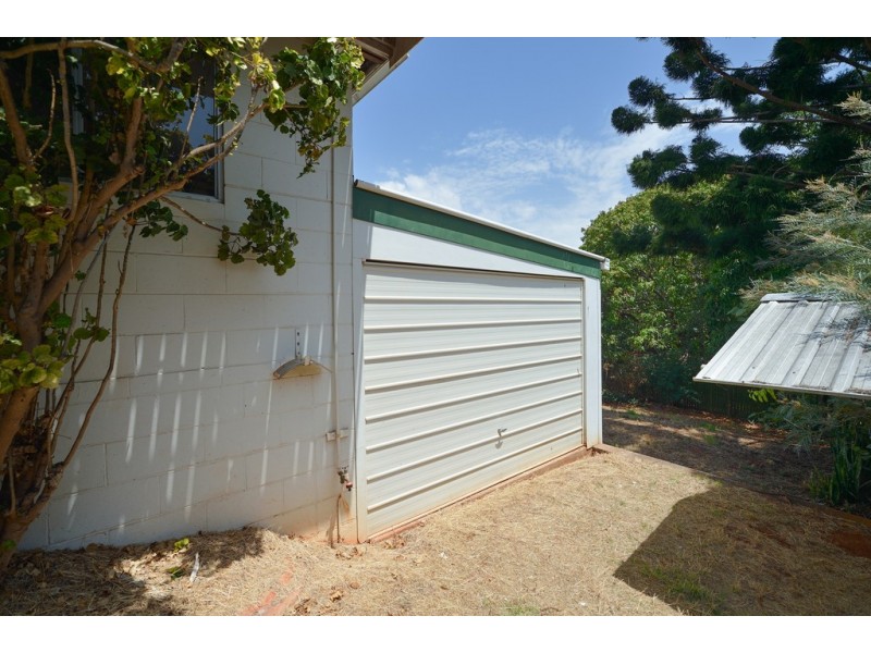 9 PETERS CRESCENT, West Gladstone QLD 4680