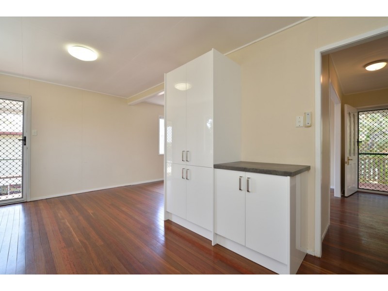 9 PETERS CRESCENT, West Gladstone QLD 4680