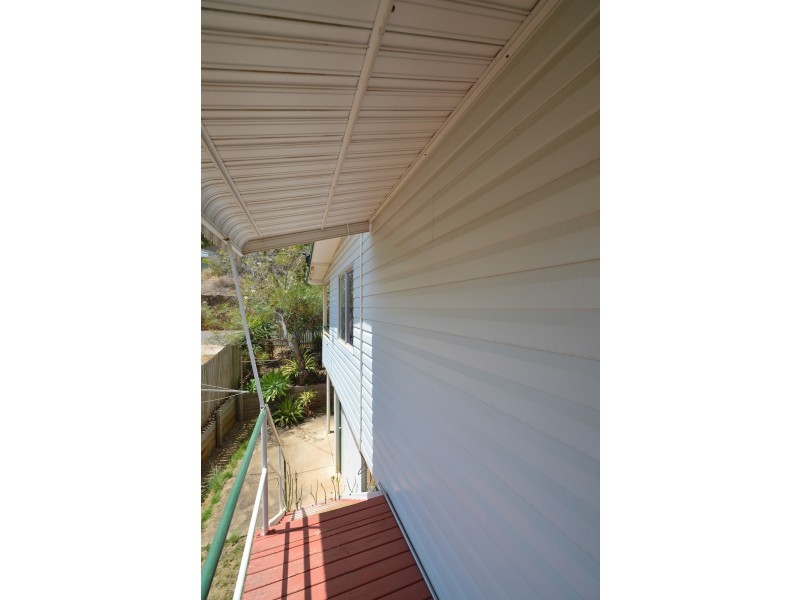 9 PETERS CRESCENT, West Gladstone QLD 4680