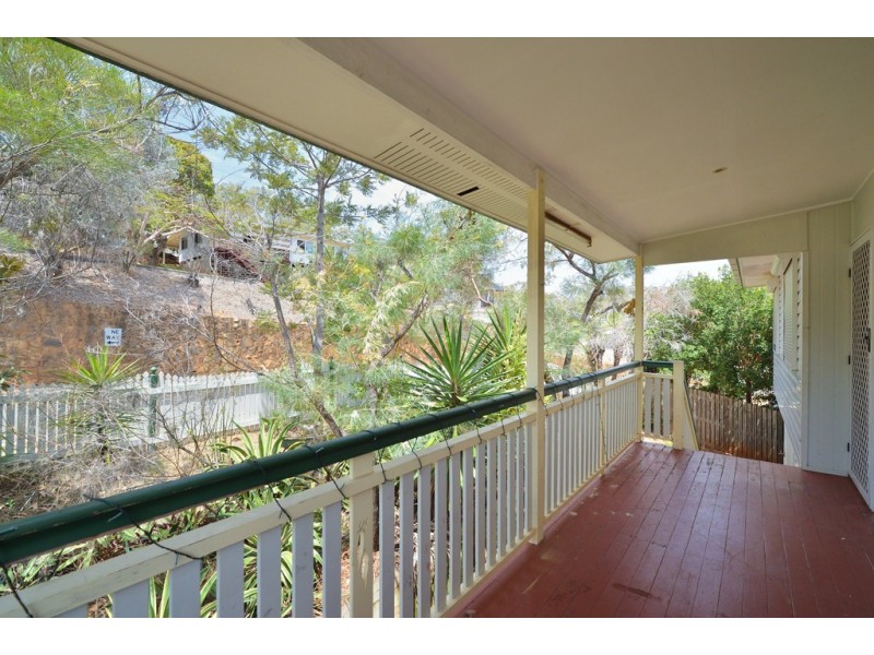 9 PETERS CRESCENT, West Gladstone QLD 4680