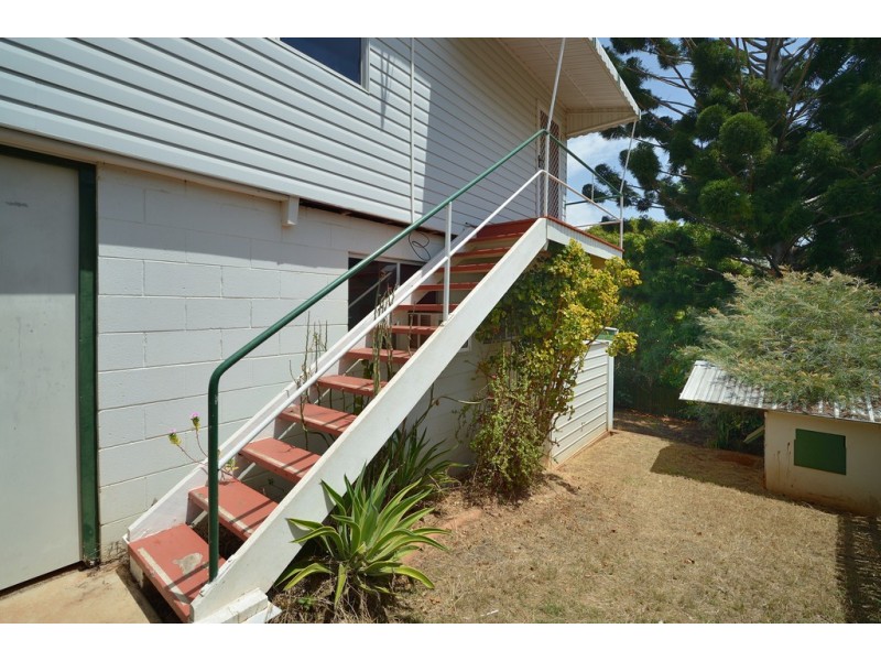 9 PETERS CRESCENT, West Gladstone QLD 4680