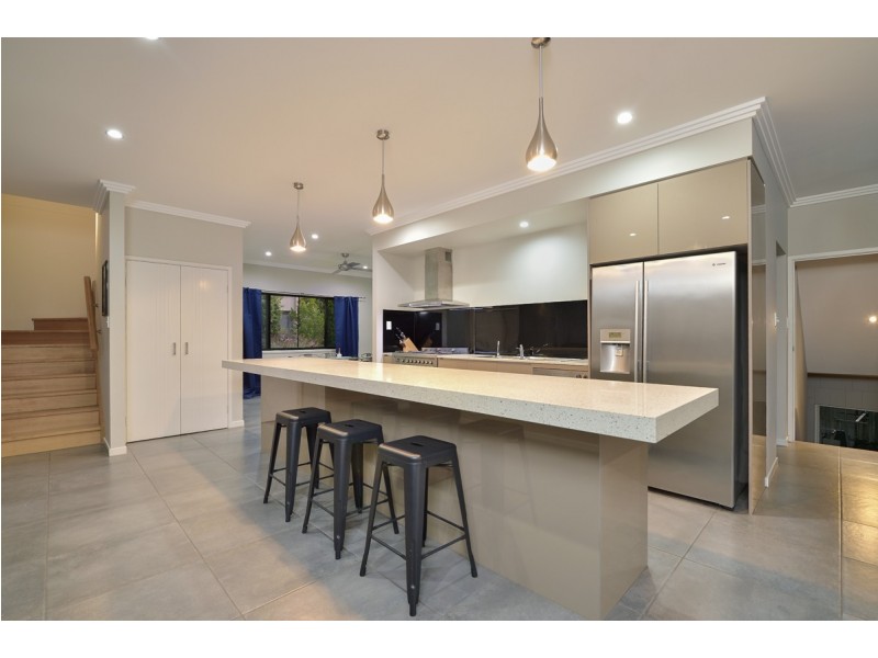 27 WEST RIDGE CRESCENT, West Gladstone QLD 4680