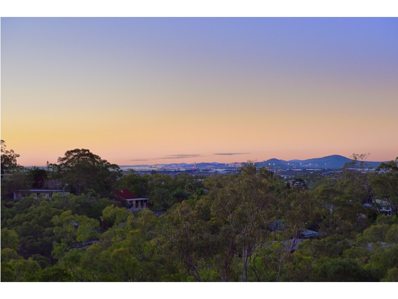 27 WEST RIDGE CRESCENT, West Gladstone QLD 4680