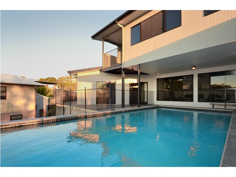 27 WEST RIDGE CRESCENT, West Gladstone QLD 4680