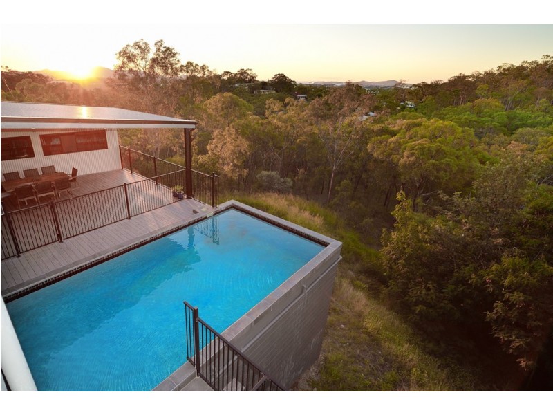 27 WEST RIDGE CRESCENT, West Gladstone QLD 4680