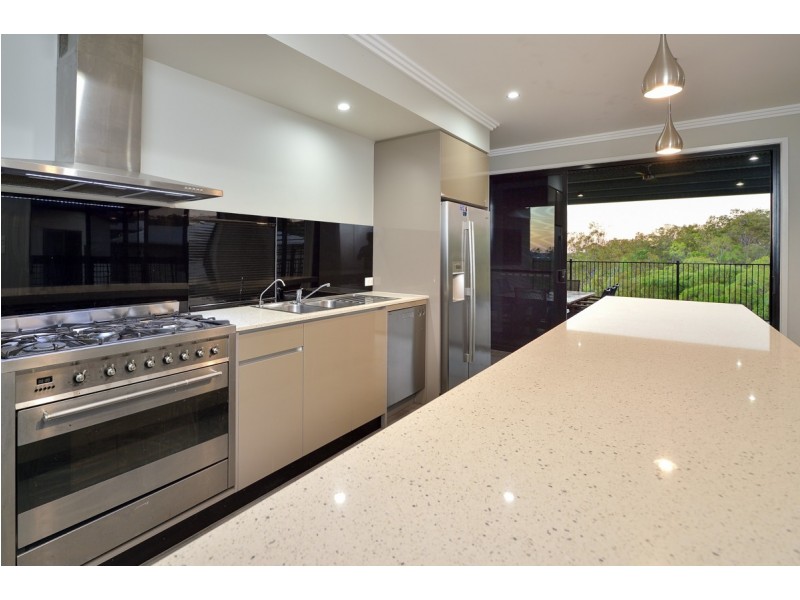 27 WEST RIDGE CRESCENT, West Gladstone QLD 4680