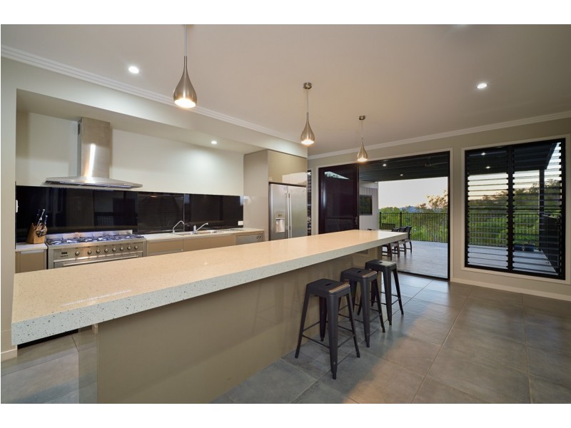 27 WEST RIDGE CRESCENT, West Gladstone QLD 4680