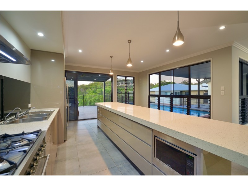 27 WEST RIDGE CRESCENT, West Gladstone QLD 4680