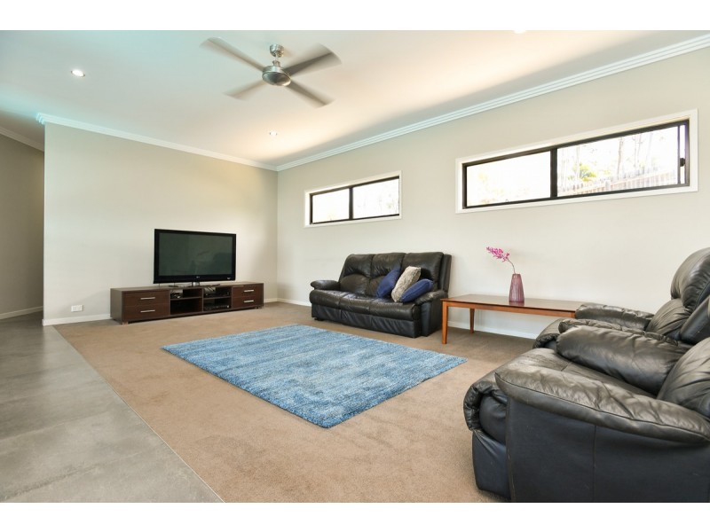 27 WEST RIDGE CRESCENT, West Gladstone QLD 4680