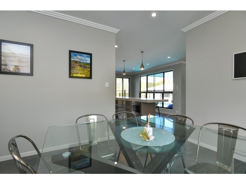 27 WEST RIDGE CRESCENT, West Gladstone QLD 4680