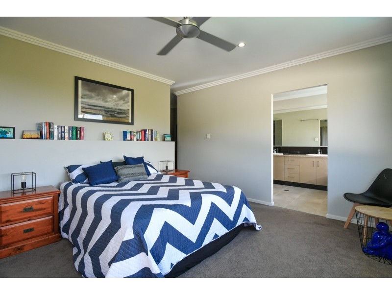 27 WEST RIDGE CRESCENT, West Gladstone QLD 4680