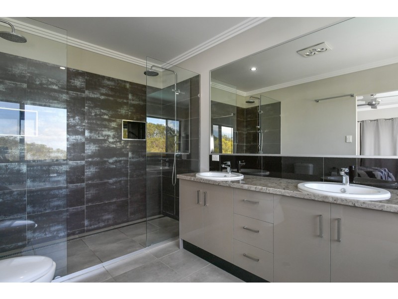 27 WEST RIDGE CRESCENT, West Gladstone QLD 4680