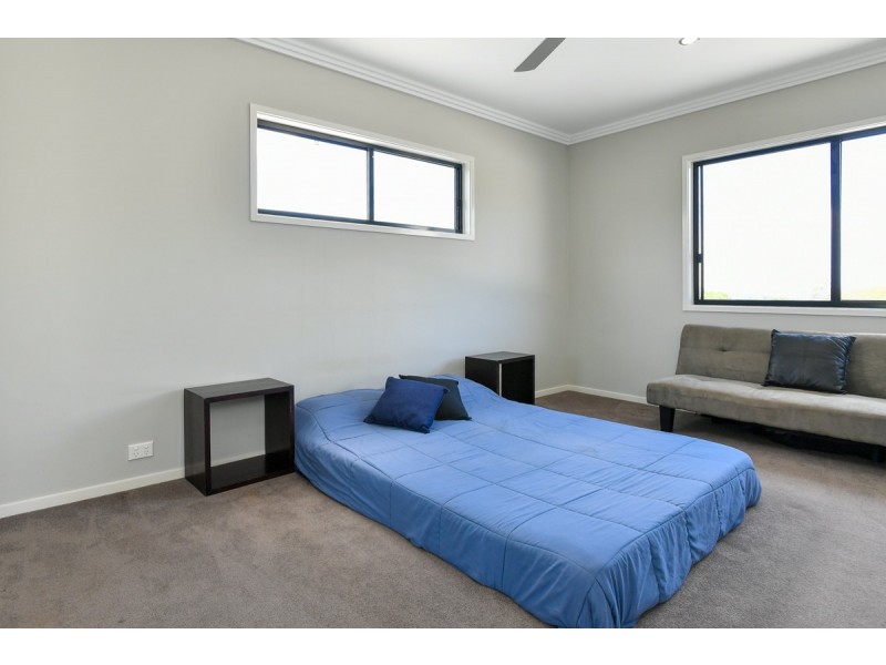 27 WEST RIDGE CRESCENT, West Gladstone QLD 4680