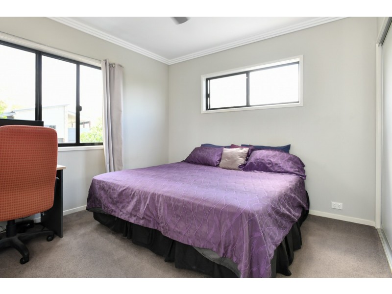 27 WEST RIDGE CRESCENT, West Gladstone QLD 4680