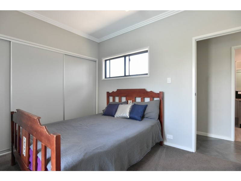 27 WEST RIDGE CRESCENT, West Gladstone QLD 4680
